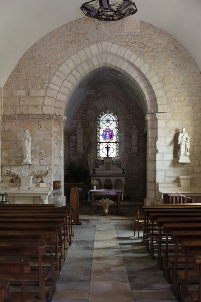 L’intérieur de l’église Saint-Romain de Mazerolles
